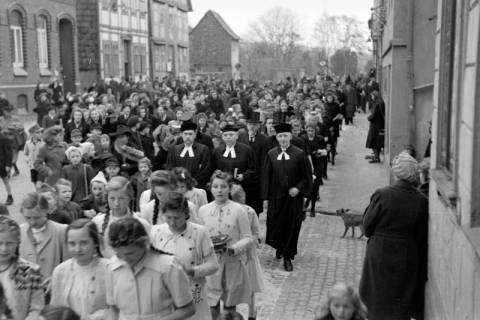 ARH NL Dierssen 0114/0004, Umzug bei einer Konfirmierung, 1948