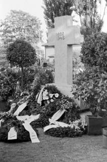 ARH NL Dierssen 0119/0010, Einweihung Ehrenmal Friedhof, 1948