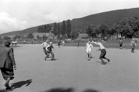 ARH NL Dierssen 0171/0003, Forstarbeiter spielen Fußball, 1949