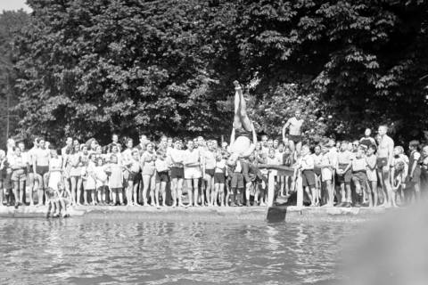ARH NL Dierssen 0175/0010, Schwimmfest, 1949