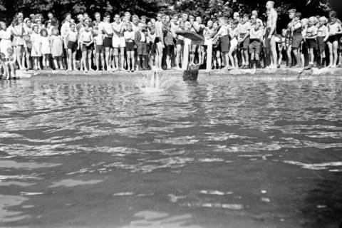 ARH NL Dierssen 0175/0016, Schwimmfest, 1949