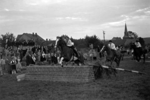 ARH NL Dierssen 0207/0022, Reittunier (Tag des Roten Kreuzes), 1949