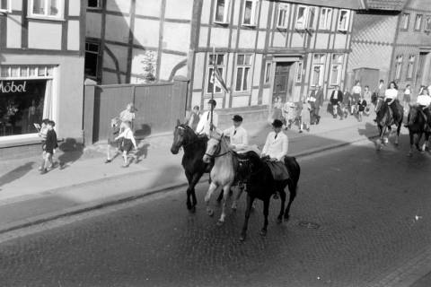 ARH NL Dierssen 0208/0013, Tag des Roten Kreuzes (Umzug und Reiten), 1949