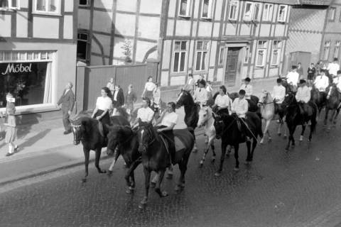 ARH NL Dierssen 0208/0014, Tag des Roten Kreuzes (Umzug und Reiten), 1949