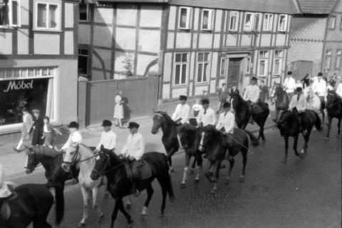 ARH NL Dierssen 0208/0015, Tag des Roten Kreuzes (Umzug und Reiten), 1949