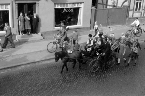 ARH NL Dierssen 0208/0021, Tag des Roten Kreuzes (Umzug und Reiten), 1949