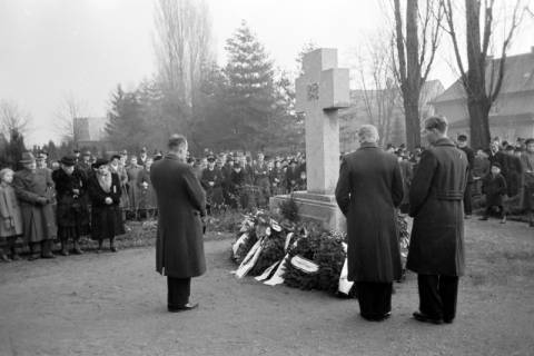 ARH NL Dierssen 1008/0010, Volkstrauertag - Feierstunde auf dem Springer Friedhof, 1950