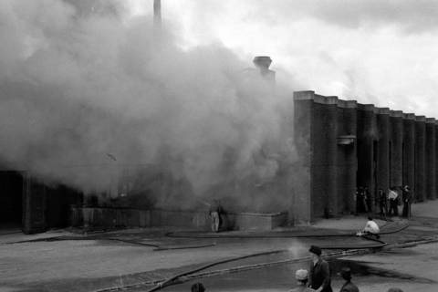 ARH NL Dierssen 1037/0008, Brand der Lackiererei Bähre, Springe, 1950