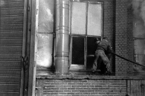 ARH NL Dierssen 1037/0010, Brand der Lackiererei Bähre, Springe, 1950