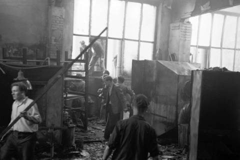 ARH NL Dierssen 1037/0018, Brand der Lackiererei Bähre, Springe, 1950