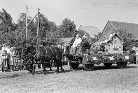 ARH NL Dierssen 1058/0017, Umzug Schützenfest, Eldagsen, 1950