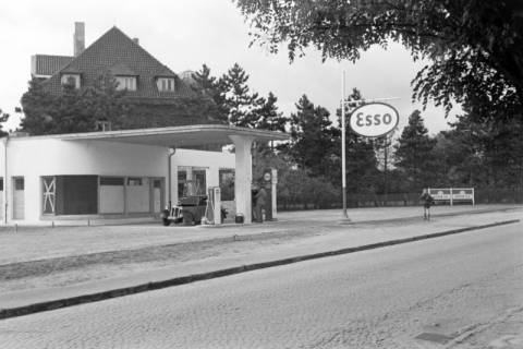 ARH NL Dierssen 1077/0017, Esso-Tankstelle Schmitz, Burgdorf, 1950