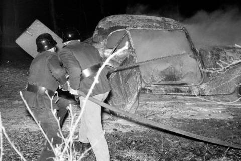 ARH NL Dierssen 1163/0014, 1. Einsatz des neuen Tanklöschfahrzeugs bei einem Fahrzeugbrand, Steinkrug, 1952