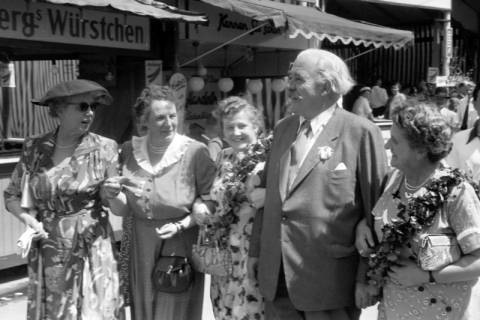 ARH NL Dierssen 1199/0018, Hinrich Wilhelm Kopf auf dem Schützenfest, Hannover, 1952