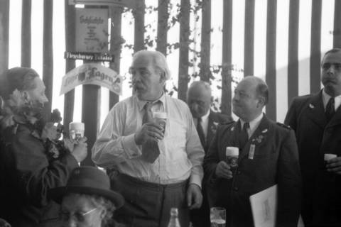 ARH NL Dierssen 1199/0021, Hinrich Wilhelm Kopf auf dem Schützenfest, Hannover, 1952