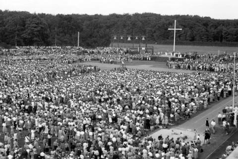 ARH NL Dierssen 1203/0008, Schlusskundgebung bei der Tagung des Lutherischen Weltbundes, Hannover, 1952