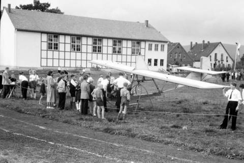 ARH NL Dierssen 1210/0020, Segelflieger beim Turnerfest, Springe, 1952