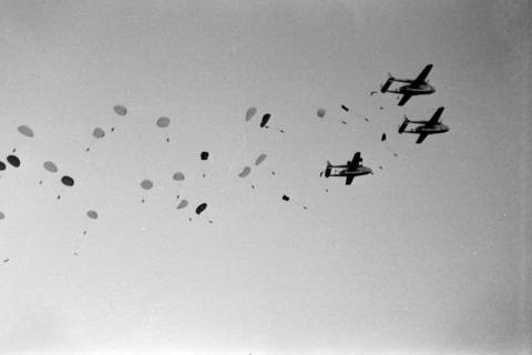 ARH NL Dierssen 1214/0009, 1000 Fallschirmjäger (alliierte Manöver), Nienburg/Weser, 1952