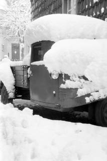 ARH NL Dierssen 1219/0012, Verschneiter LKW, Springe, 1952