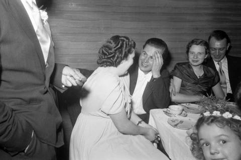 ARH NL Dierssen 1220/0017, Hochzeitsfeier von Charly Haverkamp, Springe, 1952