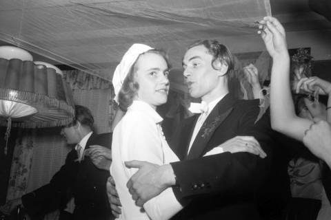 ARH NL Dierssen 1221/0012, Hochzeitsfeier von Charly Haverkamp, Springe, 1952