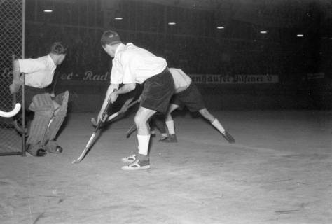ARH NL Dierssen 1225/0014, "Fest der Sportpresse": Hallenhockey, Hannover, 1953
