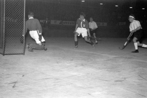 ARH NL Dierssen 1225/0022, "Fest der Sportpresse": Hallenhockey, Hannover, 1953