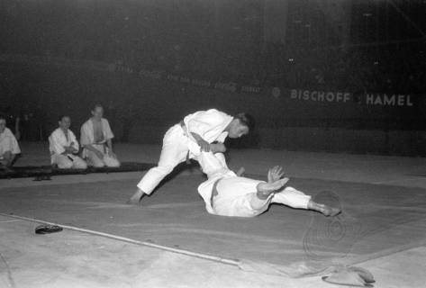 ARH NL Dierssen 1226/0001, "Fest der Sportpresse": Judo mit japanischem Weltmeister, Hannover, 1953