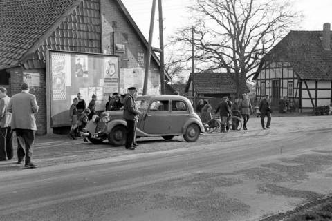 ARH NL Dierssen 1231/0013, Autounfall eines Mercedes mit einem Kraftrad, Völksen, 1953