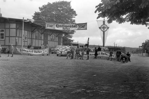 ARH NL Dierssen 1242/0007, Start zur CMC "Kriegsbeschädigten-Fahrt", Springe, 1953