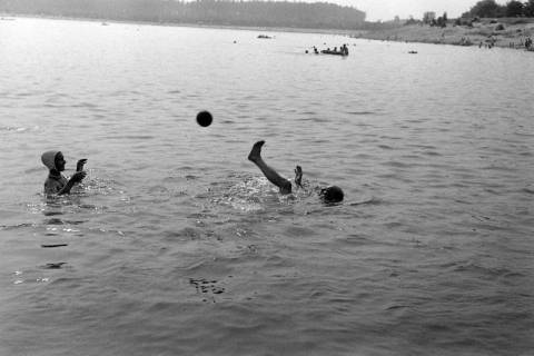 ARH NL Dierssen 1248/0014, Badende im Blauen See, Garbsen, 1953