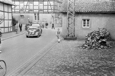 ARH NL Dierssen 1249/0008, Schützenumzug, Springe, 1953