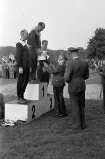 ARH NL Dierssen 1258/0020, Siegerehrung beim Polizei-Sportfest, Hannover, 1953
