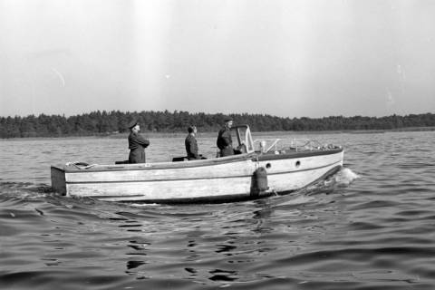 ARH NL Dierssen 1263/0002, Suche auf Steinhuder Meer nach abgestürztem "Düsenjäger", Steinhude, 1953