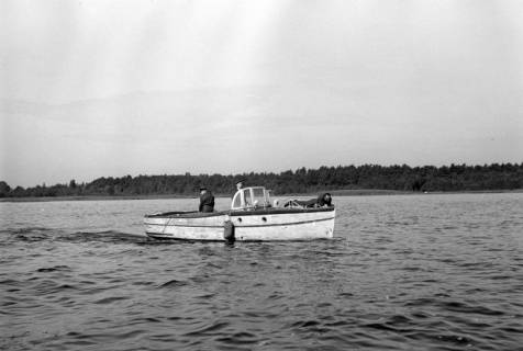 ARH NL Dierssen 1263/0005, Suche auf Steinhuder Meer nach abgestürztem "Düsenjäger", Steinhude, 1953