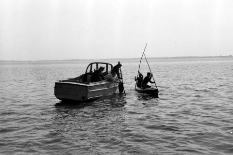 ARH NL Dierssen 1263/0013, Suche auf Steinhuder Meer nach abgestürztem "Düsenjäger", Steinhude, 1953
