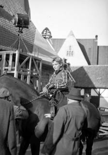 ARH NL Dierssen 1269/0001, Dreharbeiten des Films "Regina Amstetten": Luise Ullrich, Bennigsen, 1953