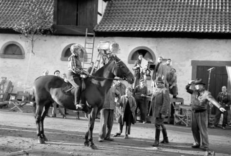 ARH NL Dierssen 1269/0003, Dreharbeiten des Films "Regina Amstetten": Luise Ullrich, Bennigsen, 1953