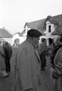 ARH NL Dierssen 1269/0006, Dreharbeiten des Films "Regina Amstetten": John Knittel, Bennigsen, 1953