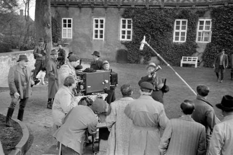 ARH NL Dierssen 1269/0024, Dreharbeiten des Films "Regina Amstetten", Bennigsen, 1953
