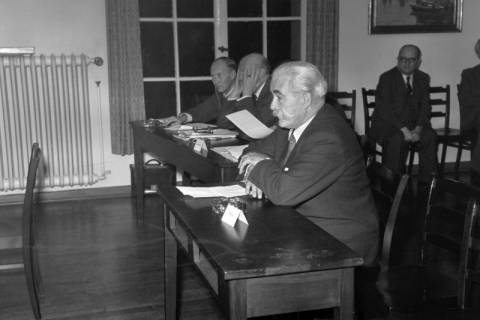 ARH NL Dierssen 1273/0004, Hinrich Wilhelm Kopf beim Zeugeneid (Beier-Ausschuss), Hannover, 1953