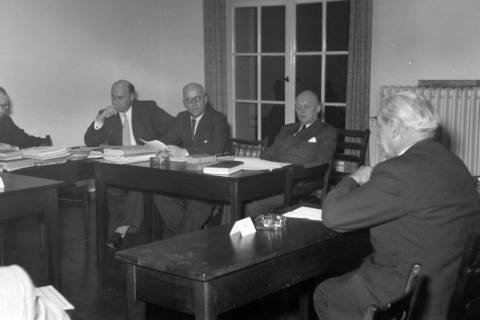 ARH NL Dierssen 1273/0006, Hinrich Wilhelm Kopf beim Zeugeneid (Beier-Ausschuss), Hannover, 1953