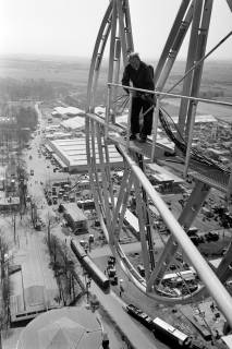 ARH NL Dierssen 1274/0027, Bauarbeiter auf dem Mannesmannturm, Hannover, 1954