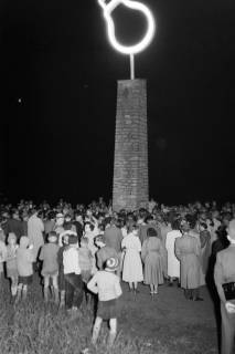 ARH NL Dierssen 1278/0024, Einweihung Göbel-Denkmal, Springe, 1954