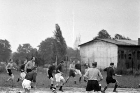 ARH NL Dierssen 1283/0002, Acella?-Fußballspiel, Hannover, 1954