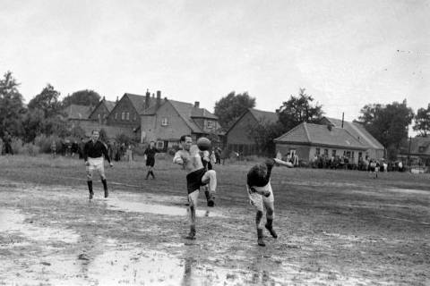 ARH NL Dierssen 1283/0017, Acella?-Fußballspiel, Hannover, 1954