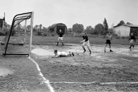 ARH NL Dierssen 1283/0020, Acella?-Fußballspiel, Hannover, 1954