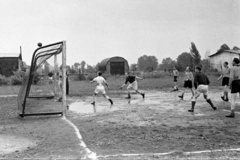 ARH NL Dierssen 1283/0022, Acella?-Fußballspiel, Hannover, 1954
