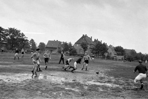 ARH NL Dierssen 1283/0024, Acella?-Fußballspiel, Hannover, 1954
