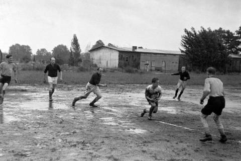 ARH NL Dierssen 1283/0029, Acella?-Fußballspiel, Hannover, 1954